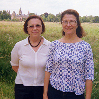 Adriana Mongelli (left) and Maria Carkovic in front of Oxford spires